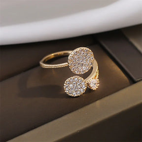 Anel com Pedras de Zircônias Folheado Ouro 18K