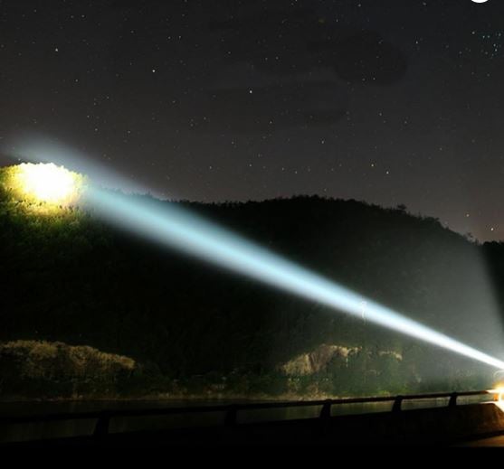 Super Lanterna Tática Zoom - A Mais Poderosa do Mundo